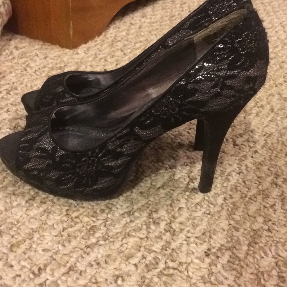 Heels - Picture 2 of 3
